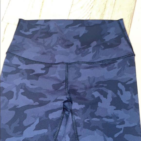 Lululemon Black High-Rise Cropped Leggings - Picture 2 of 5